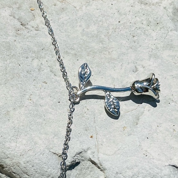 Silver Tone Classy Simple Rose Detail Pendant Necklace - Picture 3 of 9